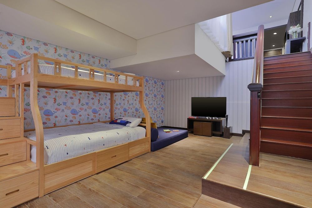 Deluxe Family Lagoon Access Room
