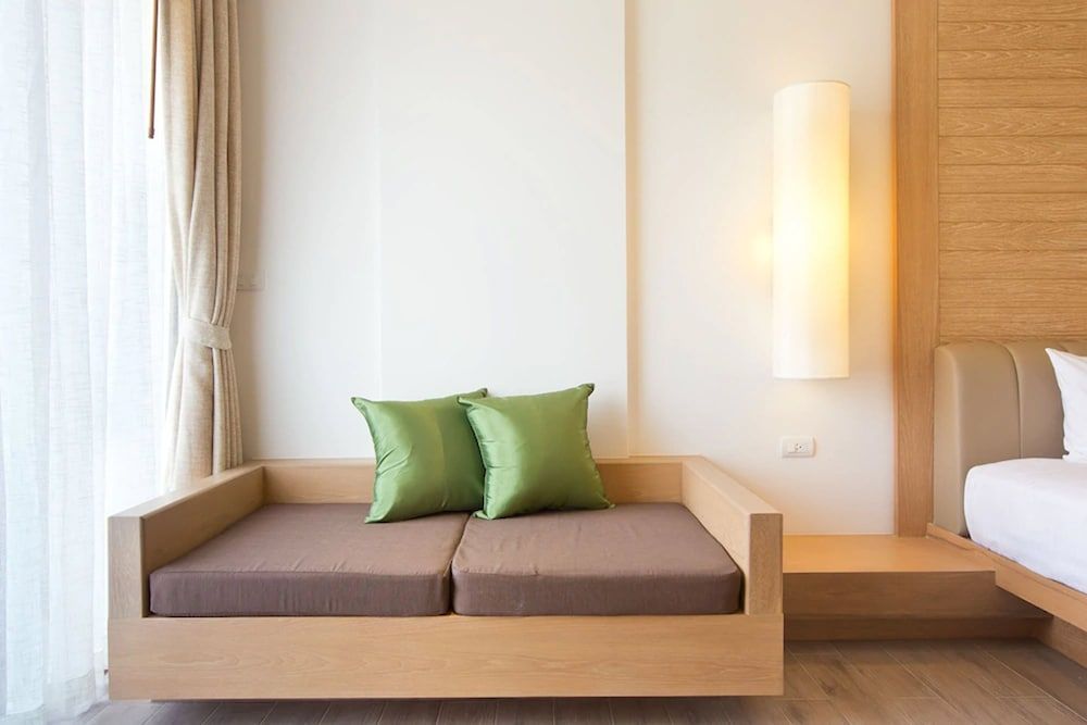 Ayrest Hotel Pool View Deluxe King Plus 5