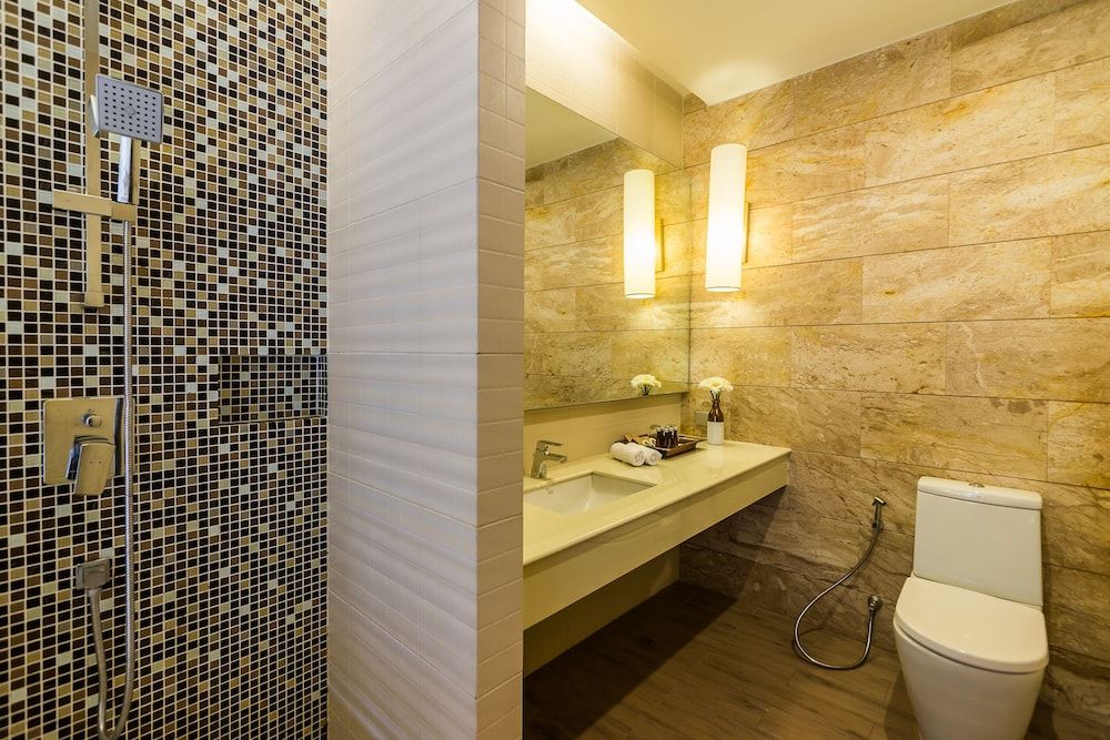 Ayrest Hotel Pool View Deluxe King Plus 3