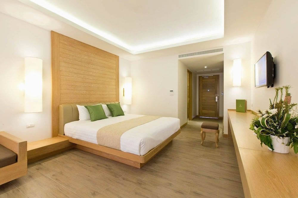 Ayrest Hotel Pool View Deluxe King Plus