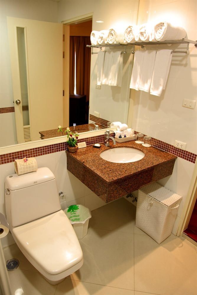 Aurum The River Place Room, River View 3