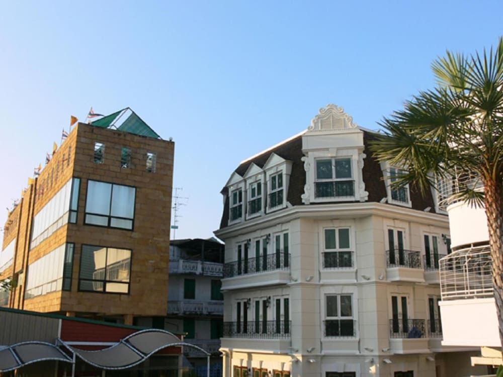 undefined Aurum The River Place 5