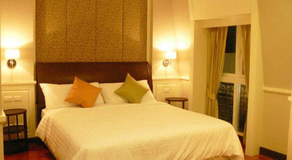 Aurum The River Place Partial River View