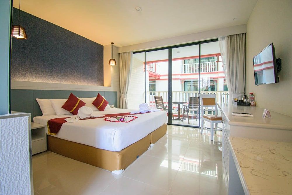 Kiang Haad Beach Hua Hin Deluxe Room, 1 King Bed, Pool View 5