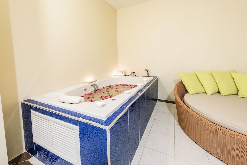 Kiang Haad Beach Hua Hin Jacuzzi Suite with 2 Queen Bed 3