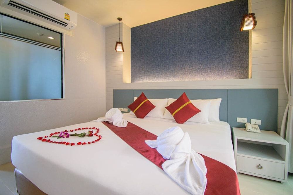 Kiang Haad Beach Hua Hin Deluxe Room, 1 King Bed, Pool View 3