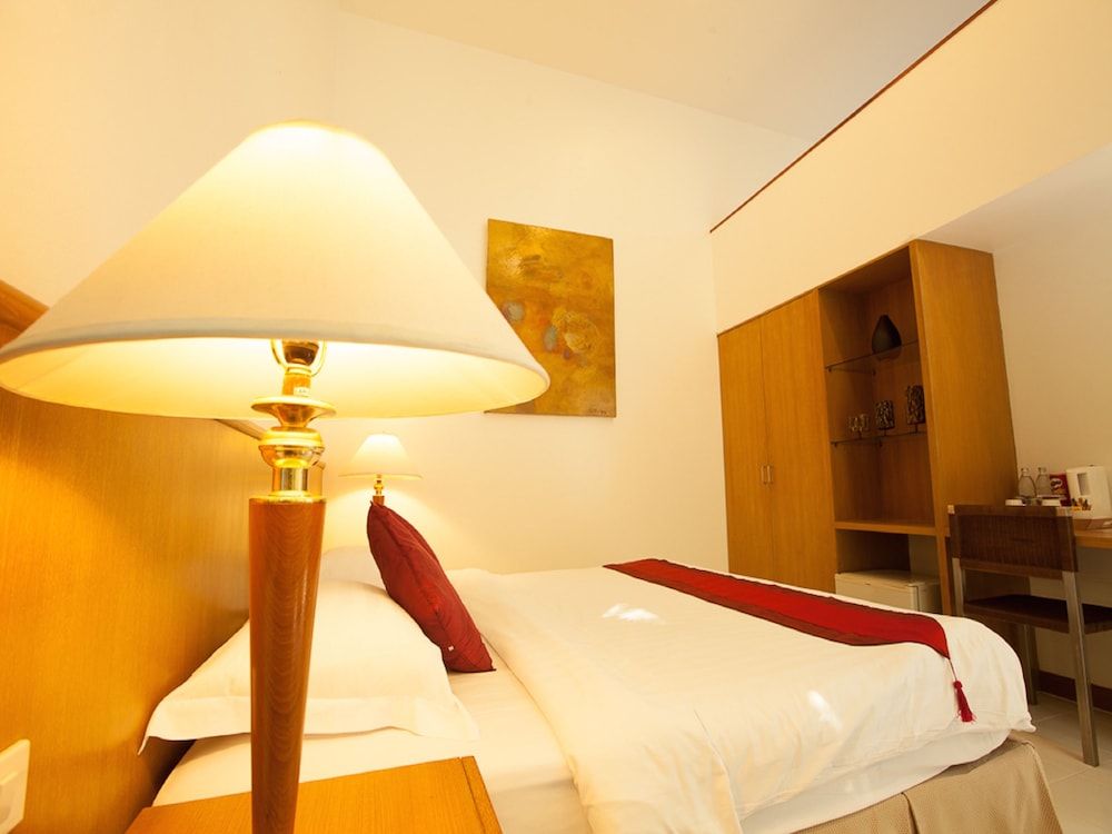 Nern Chalet Beachfront Hotel Deluxe Duplex 3 Pax 2