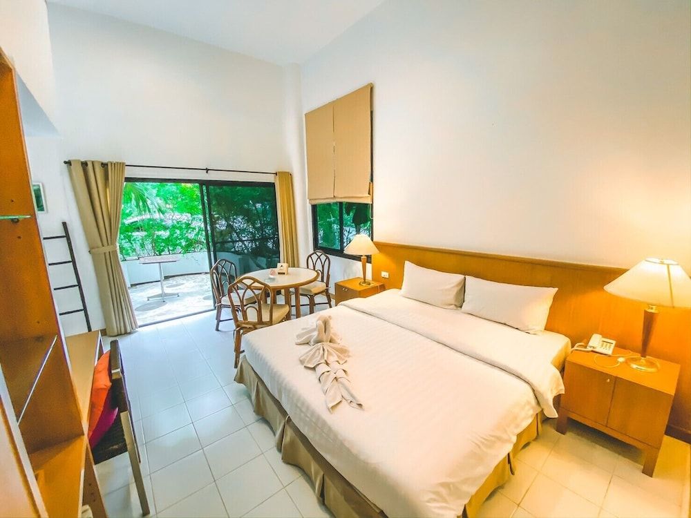 Nern Chalet Beachfront Hotel Deluxe Duplex 3 Pax 6