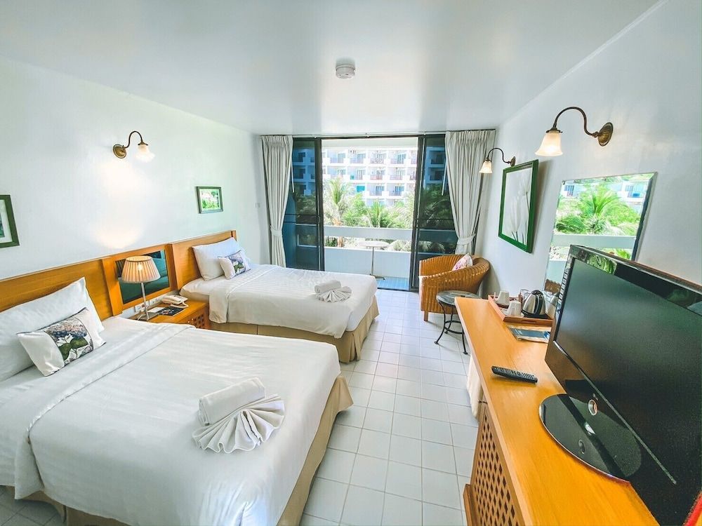 Nern Chalet Beachfront Hotel Superior Room, Balcony 2