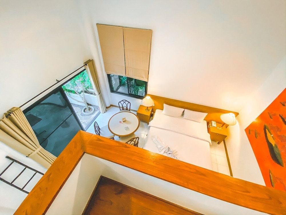 Nern Chalet Beachfront Hotel Deluxe Duplex 3 Pax 5