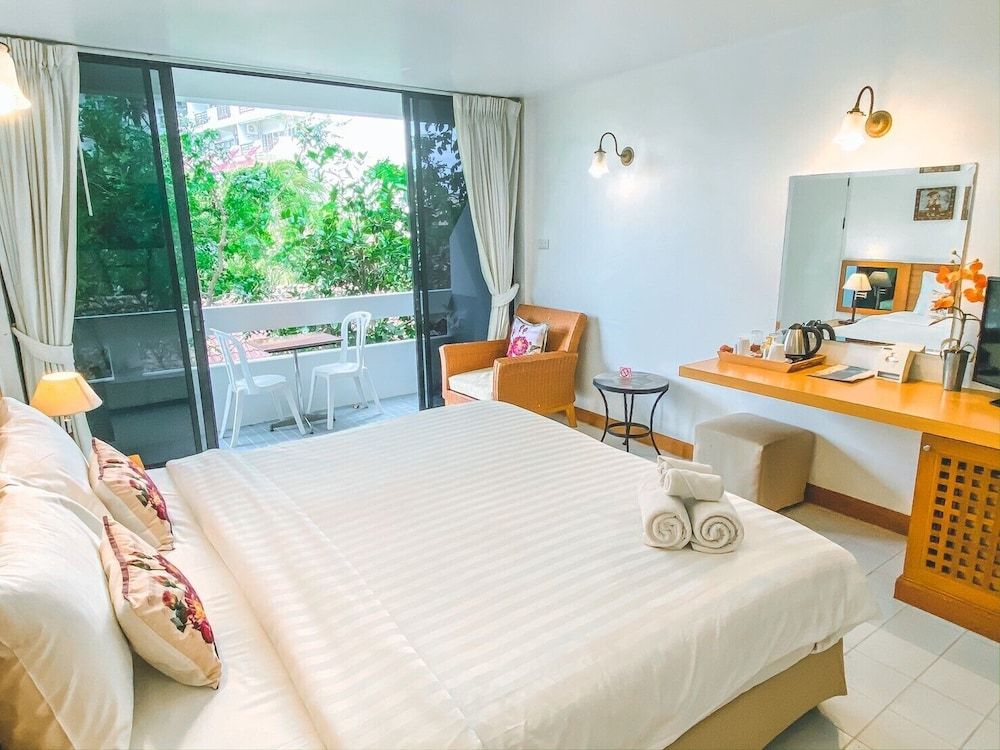 Nern Chalet Beachfront Hotel Superior Room, Balcony 4