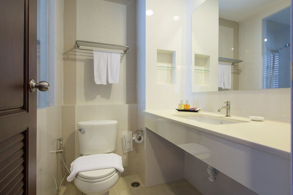 Riche Hua Hin Deluxe King Room 9