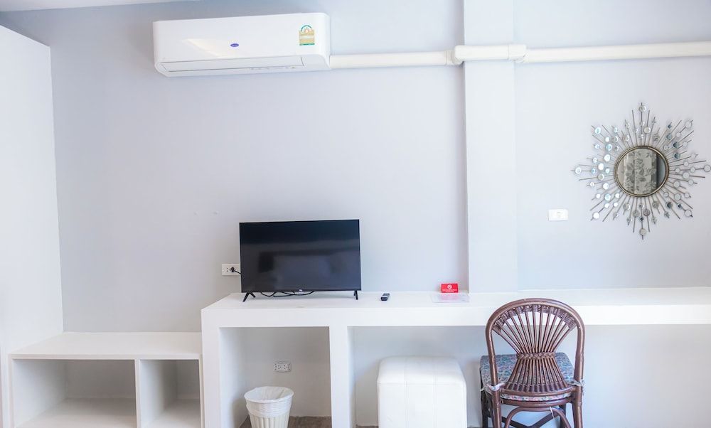 The Blue Pearl Kata Hotel Deluxe Studio 9