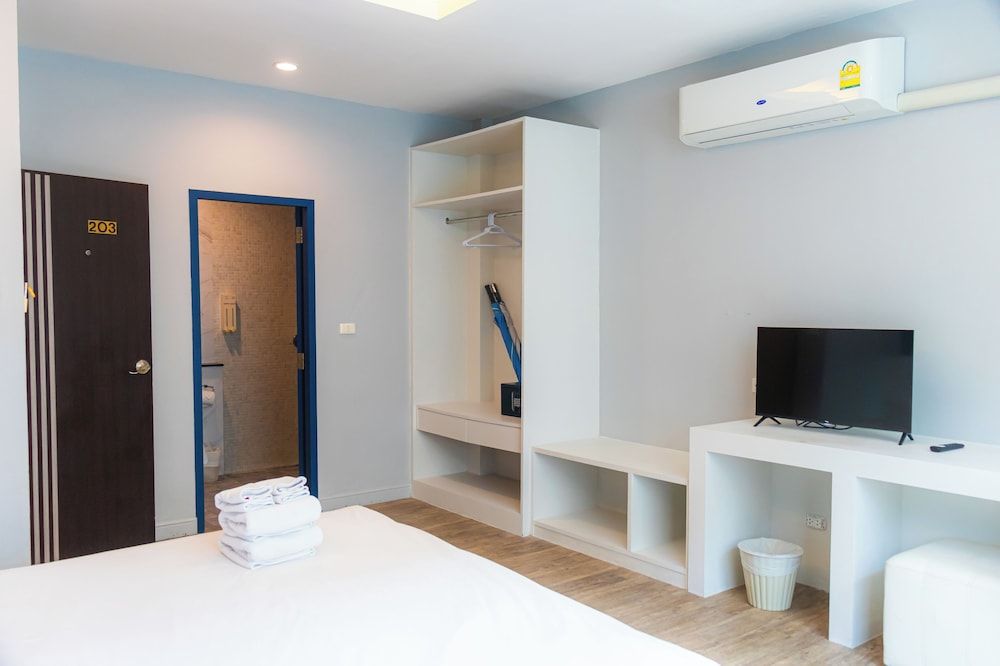 The Blue Pearl Kata Hotel Deluxe Studio 10