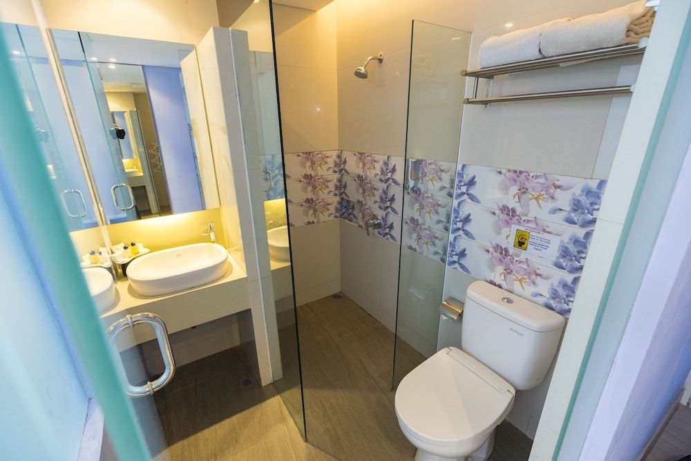 Royal City Hotel Deluxe Room 2