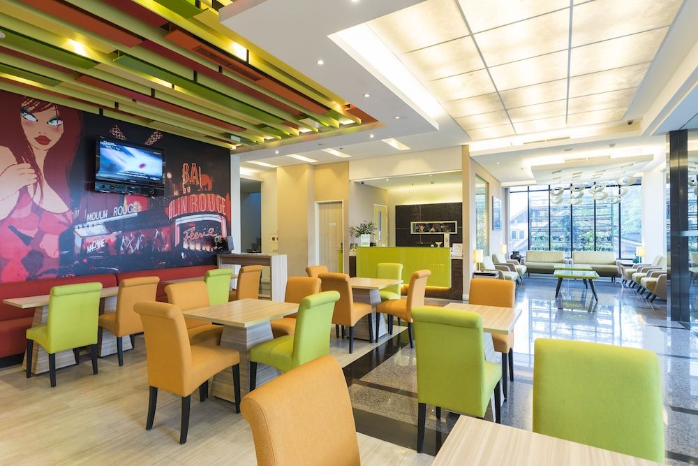 undefined Royal City Hotel 8