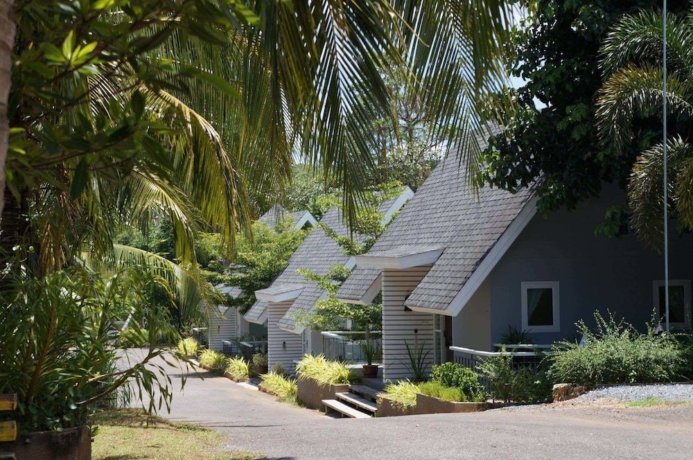 undefined A Little Villa 4