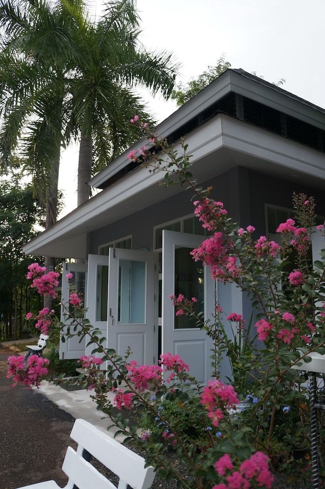 undefined A Little Villa 9