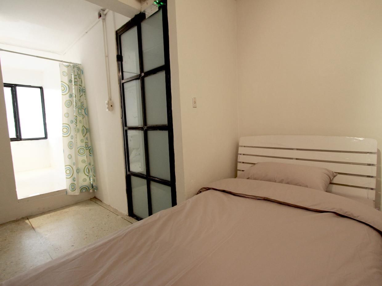 Bangkok Hub Hostel Private Double Room with Shared Bathroom