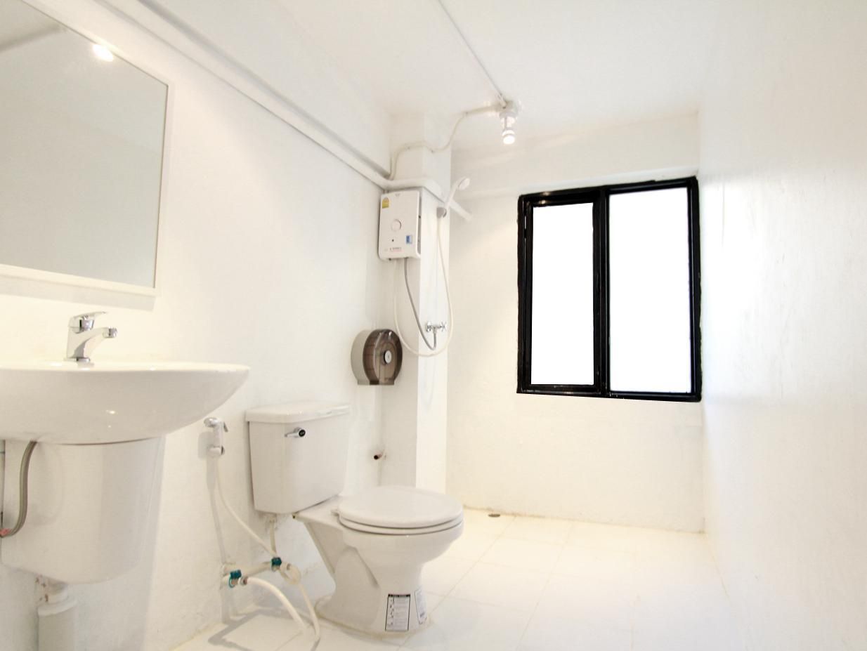 Bangkok Hub Hostel Private Double Room with Shared Bathroom 2