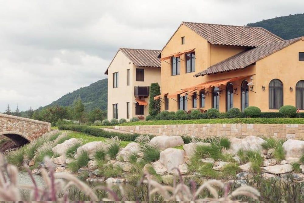 undefined Town Square Suites by Toscana Valley 7