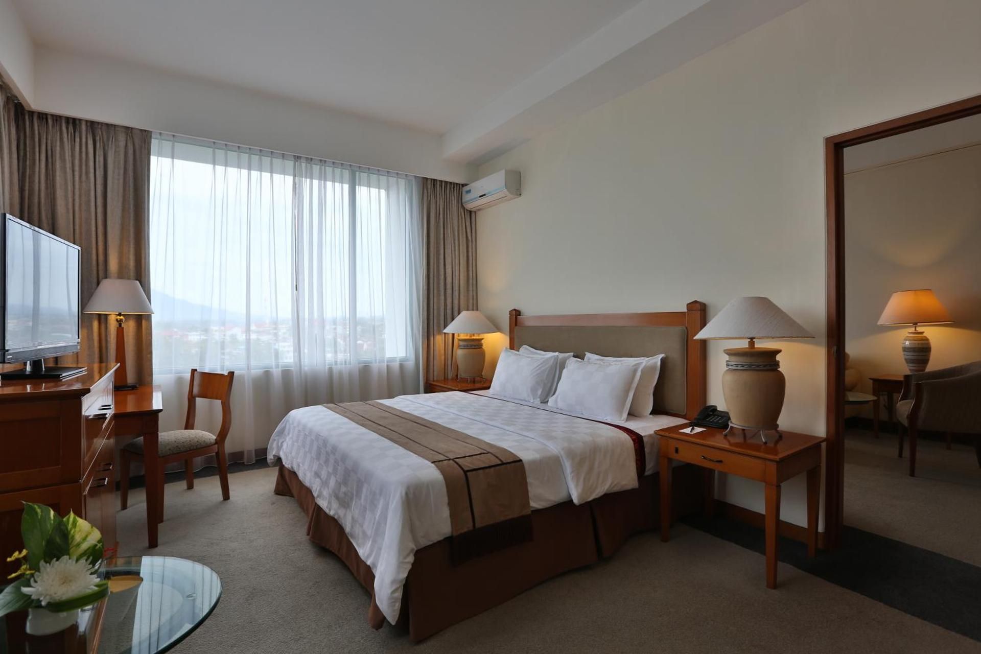 Aryaduta Manado Business Suite 3