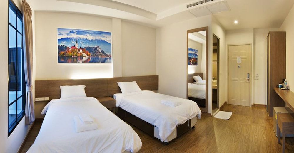 undefined Panini Residence 6