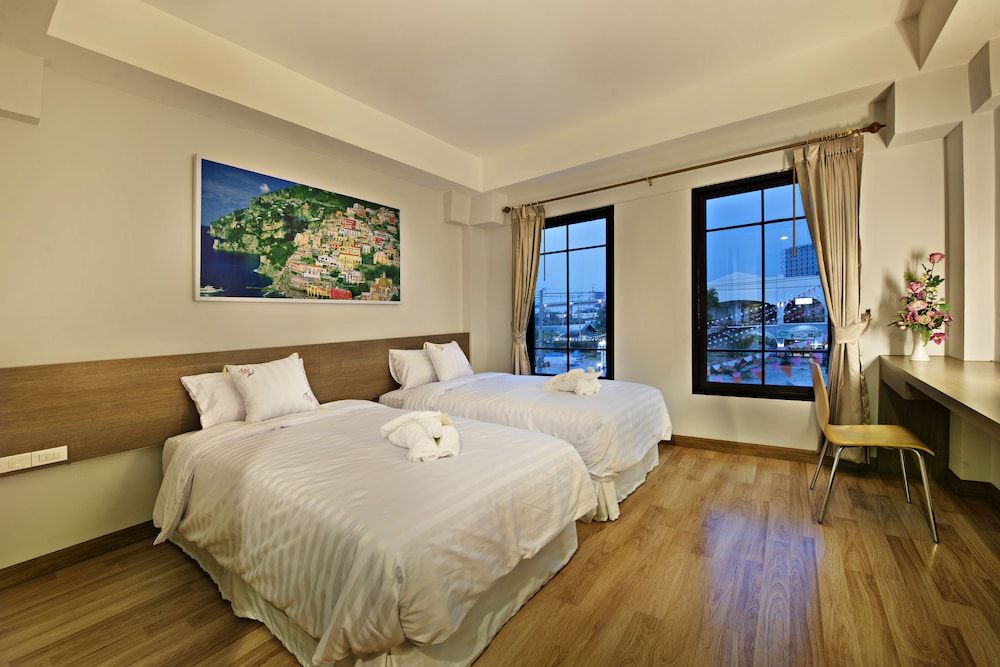 undefined Panini Residence 4