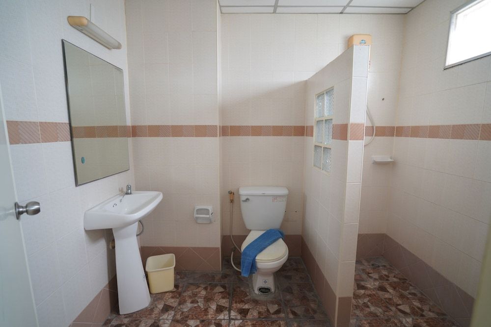 Green Beach Pattaya Standard Room, King Bed 16