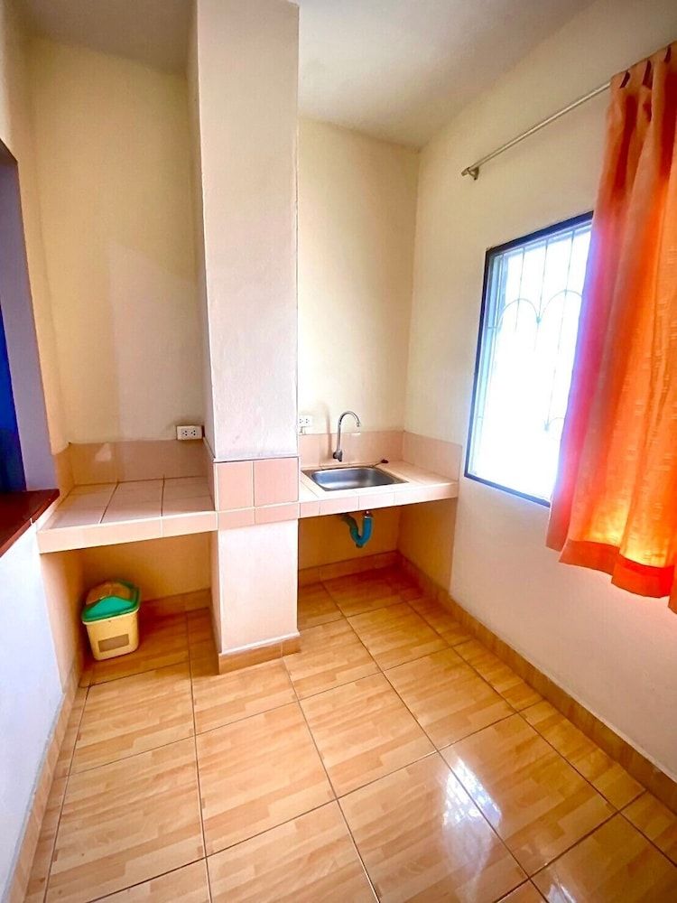 Green Beach Pattaya Standard Room, King Bed 14