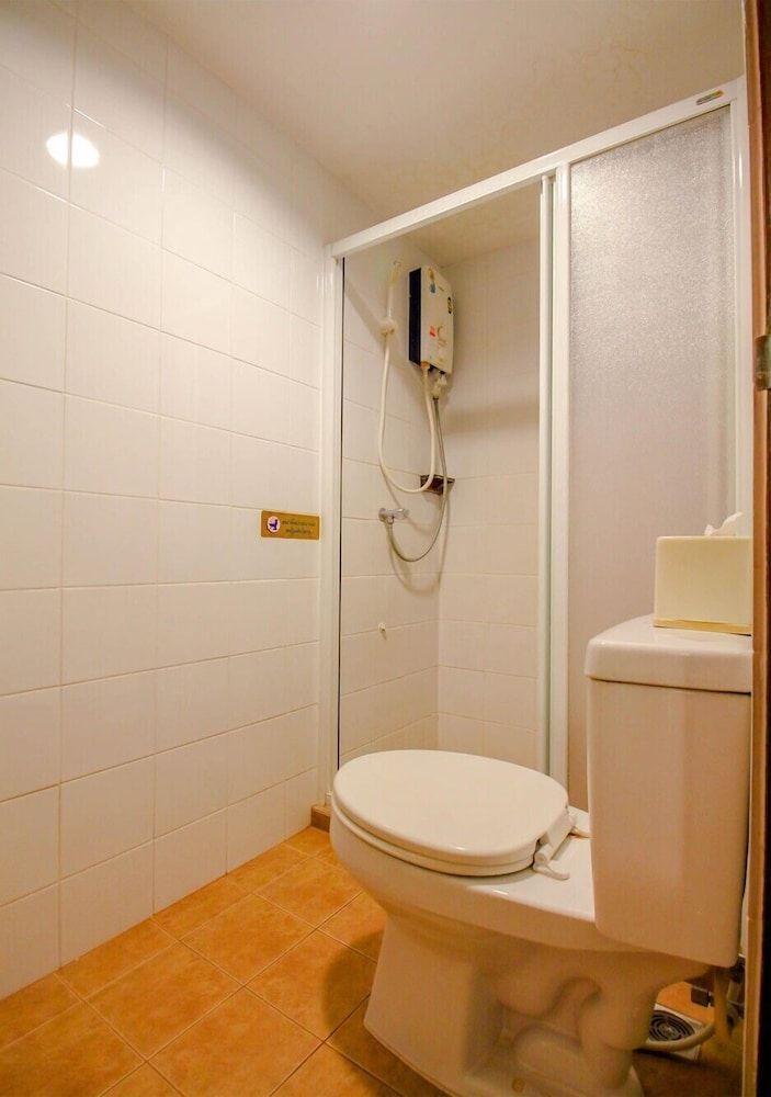 Super OYO 484 Pannee Residence Khaosan (Sha Plus) Superior Twin Room 8