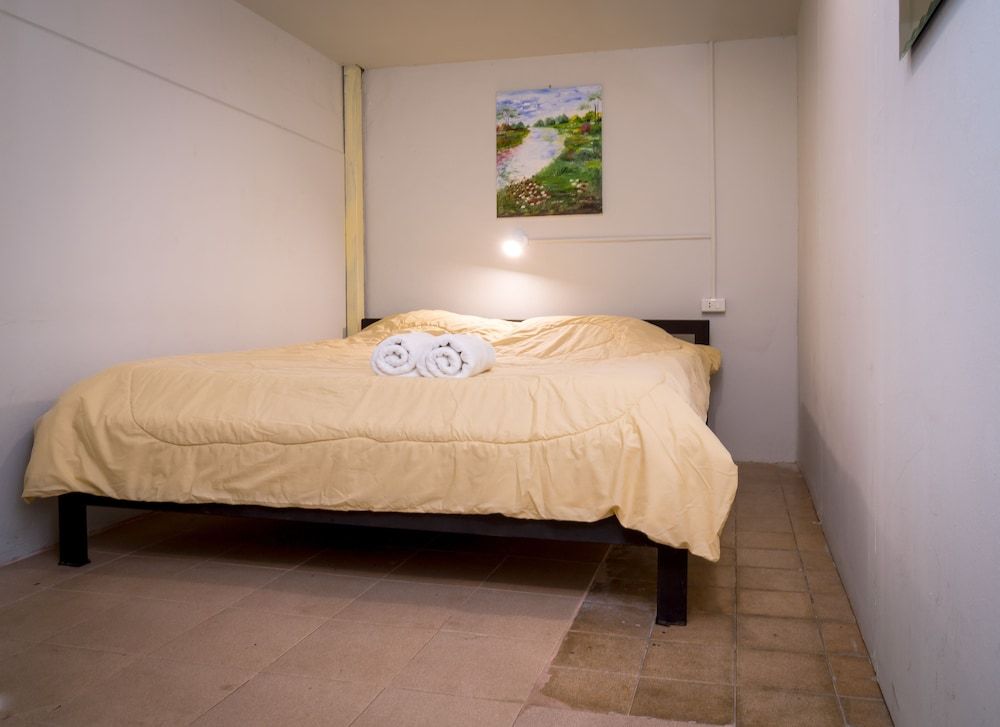 Standard Room, 1 King Bed, Non Smoking, Private Bathroom