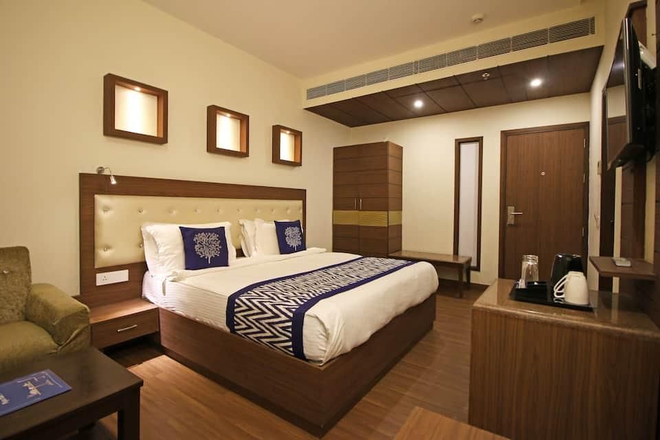 undefined Arjun Clarks INN 5