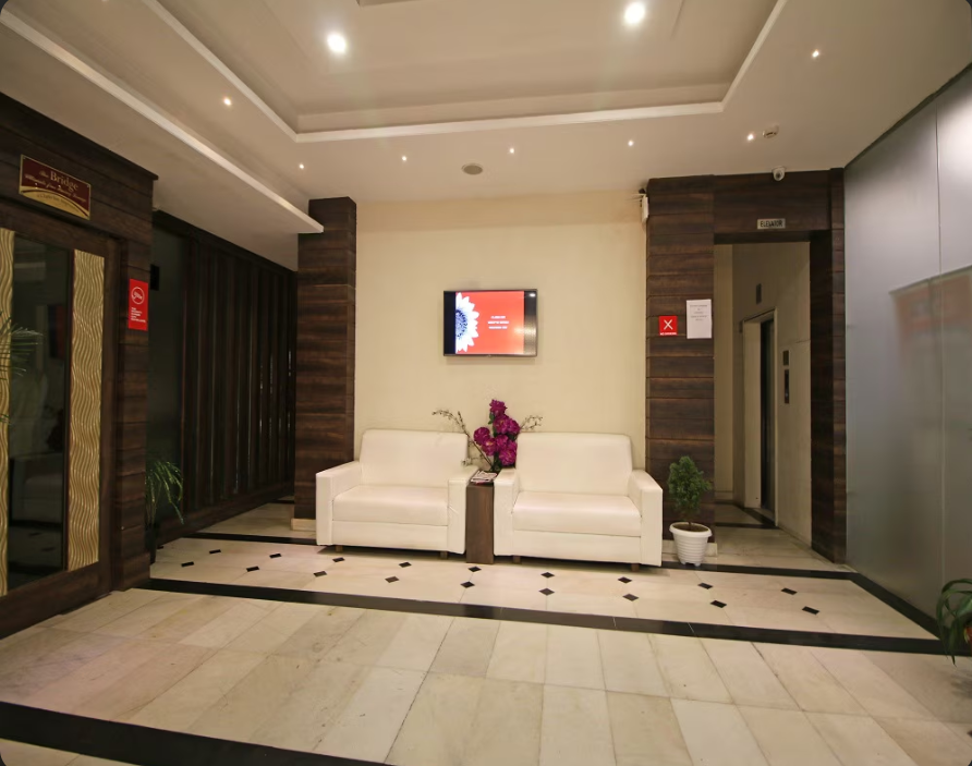 undefined Arjun Clarks INN 3