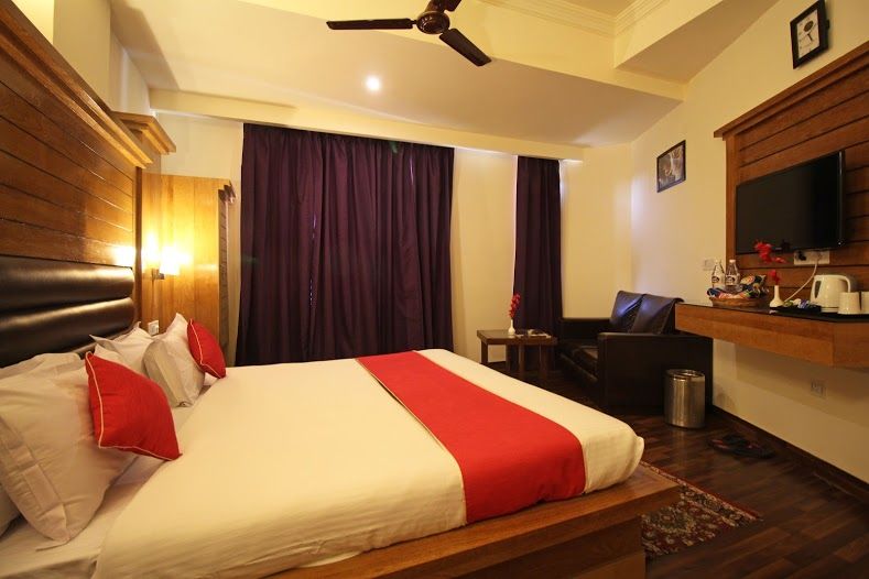 The Grand Sharan Premium Room with Helipad with Banganga Drop 6