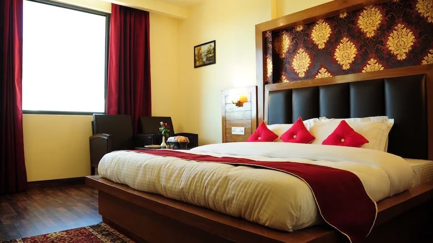 The Grand Sharan Premium Room with Helipad with Banganga Drop 5