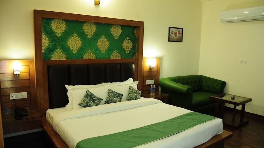 The Grand Sharan Premium Room with Helipad with Banganga Drop 8