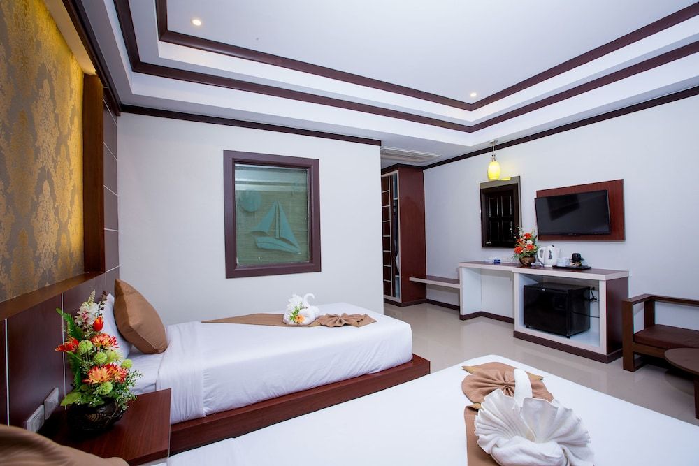Phi Phi Andaman Beach Resort Deluxe Twin Room 4