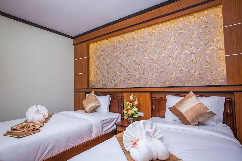 Phi Phi Andaman Beach Resort Deluxe Twin Room 8