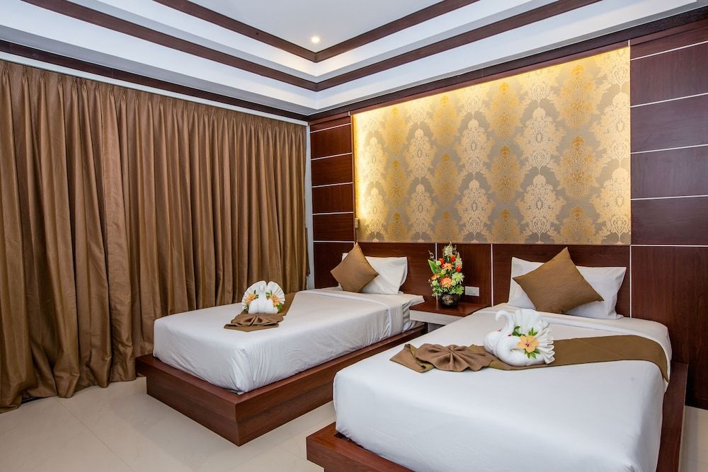 Phi Phi Andaman Beach Resort Deluxe Twin Room 7