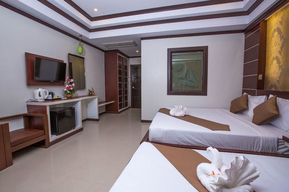 Phi Phi Andaman Beach Resort Deluxe Triple Room 9