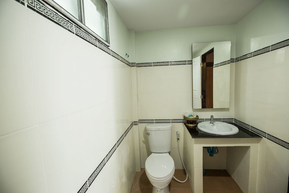 Phi Phi Andaman Beach Resort Deluxe Triple Room 12