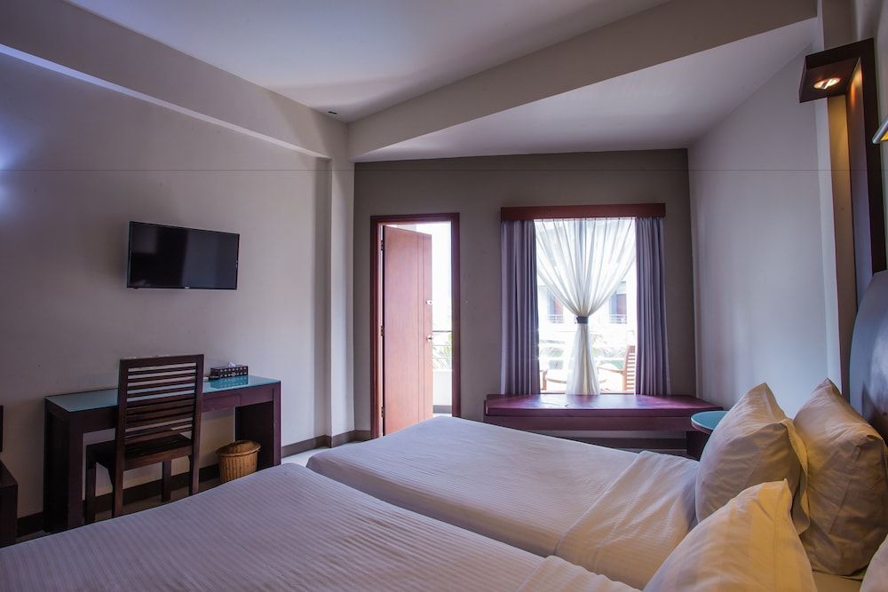 Deluxe Twin Room Pool Access