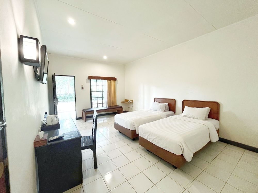 Lombok Garden Hotel Cottage Twin Room 6