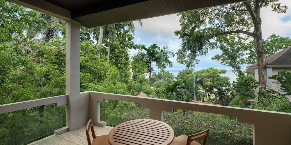 Anda Lanta Resort Deluxe Hill Front Room 5