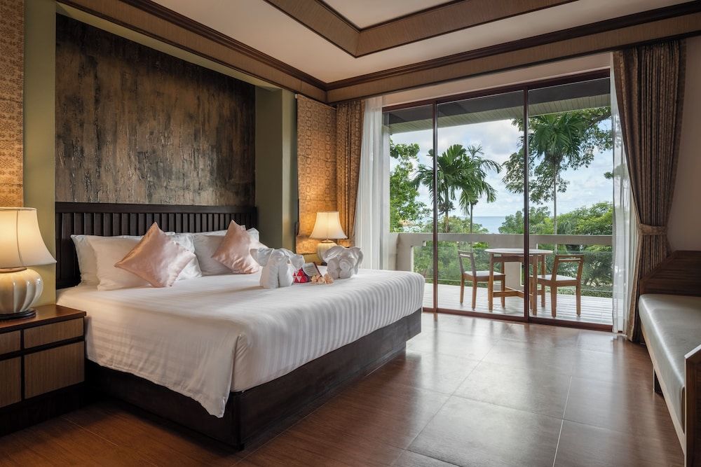 Anda Lanta Resort Deluxe Hill Front Room 3