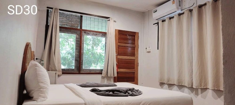 undefined Phi Phi Cozy Seafront Resort 2