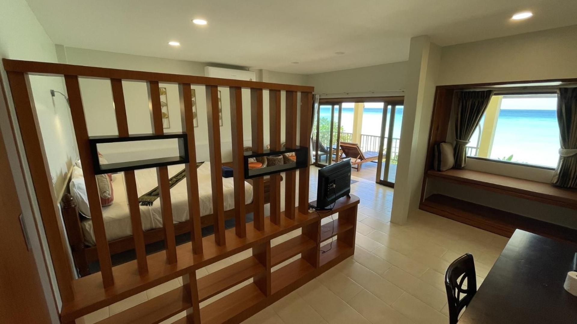 Queen Room with Sea View