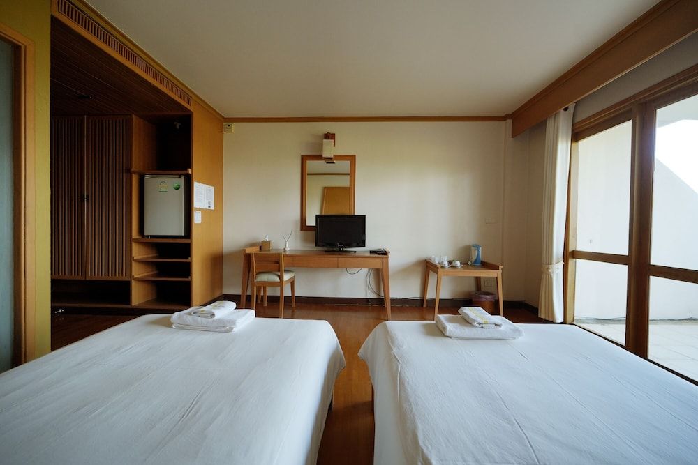 Tanaosri Resort Pranburi Superior Room 4