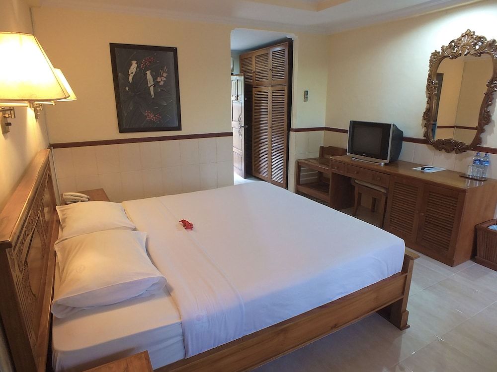 undefined Palm Beach Hotel Bali 4